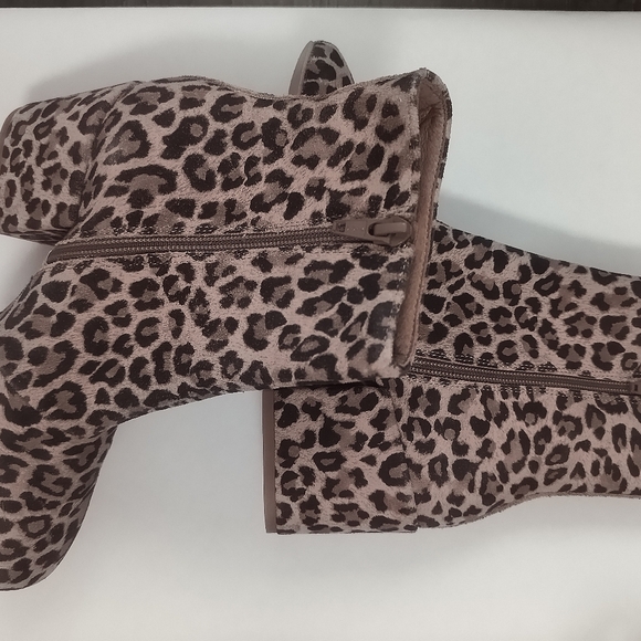 New Animal Print Heel Boots / Size 7 - Picture 4 of 8